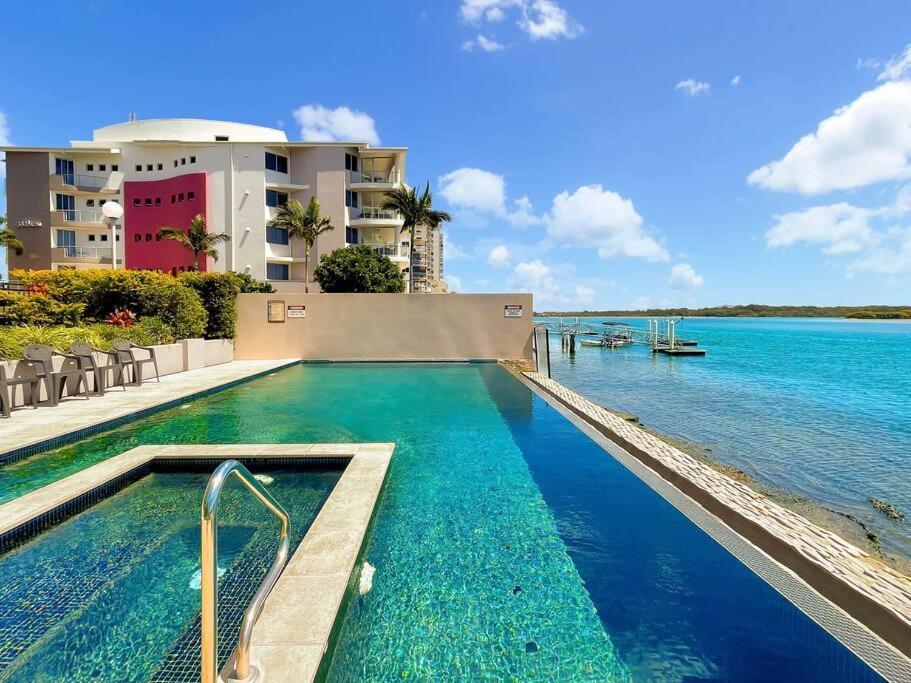 Relaxing Escape: Pool, Tennis Court, Garden Terrace & Water Views Daire Maroochydore Dış mekan fotoğraf